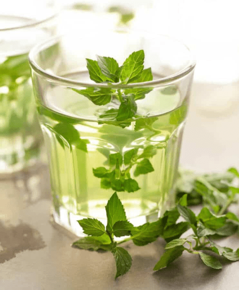 Infusing strawberry leaves in teas