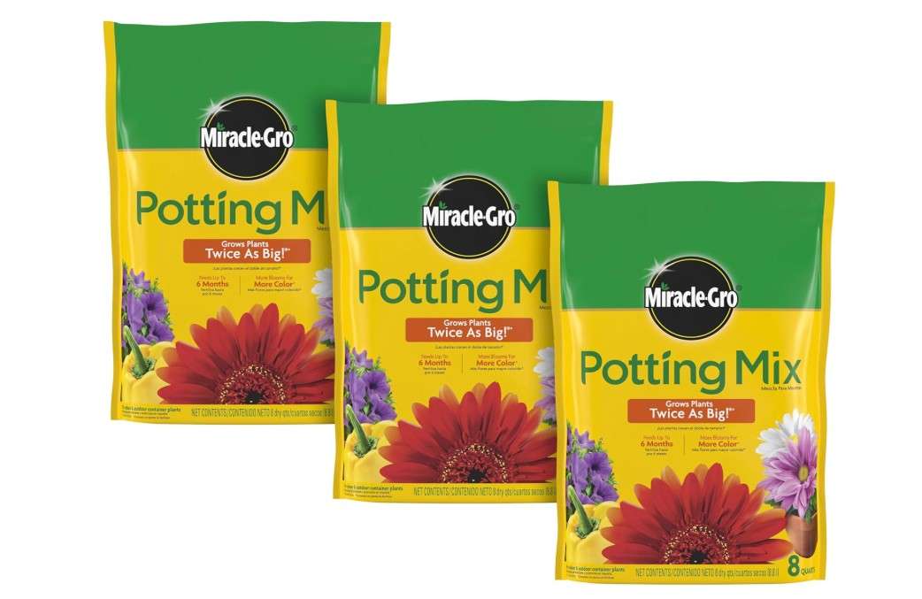  Miracle-Gro Potting Mix, For Indoor or Outdoor Potted Plants, Flowers, Vegetables, Shrubs, Annuals, and Perennials, Feeds Up to 6 Months, 8 qt.