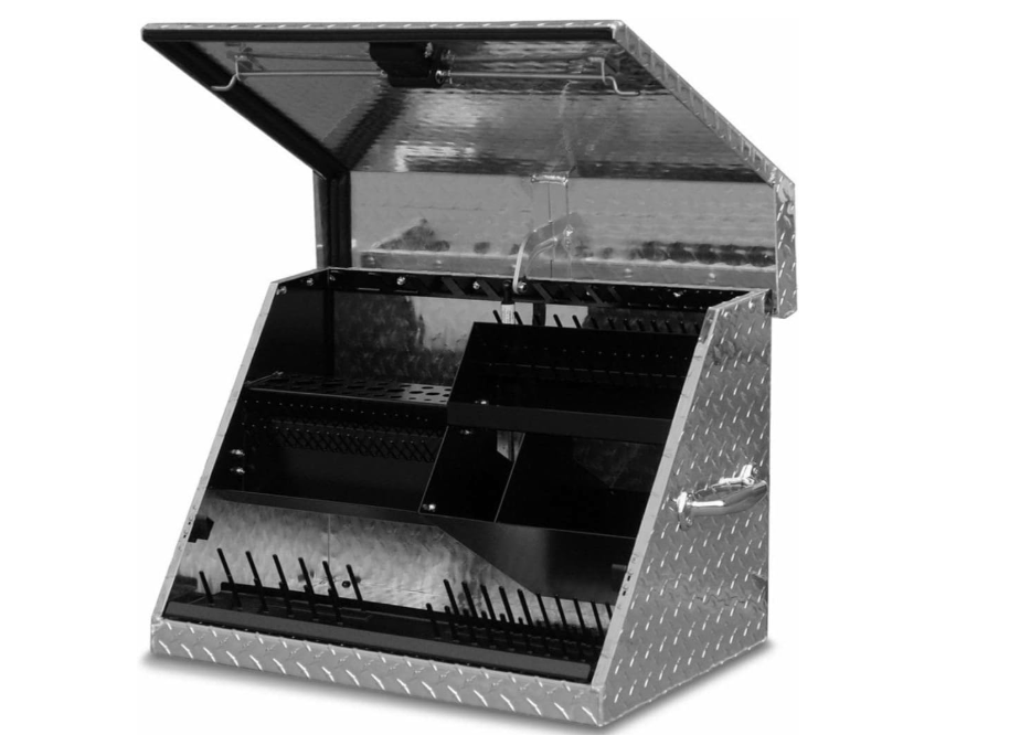 
Montezuma 26" x 18" Heavy Duty Steel Triangle Toolbox (aluminum, brite)