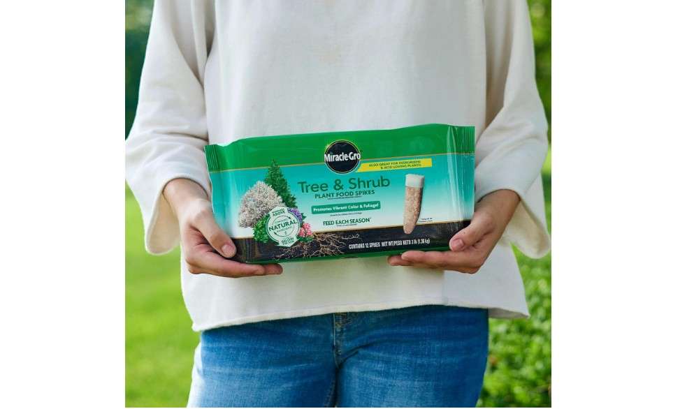 
Miracle-Gro Tree and Shrub Plant Food Spikes, For Deciduous, Flowering and Evergreen Trees, Hydrangeas, and Acid-Loving Plants, 12 Spikes