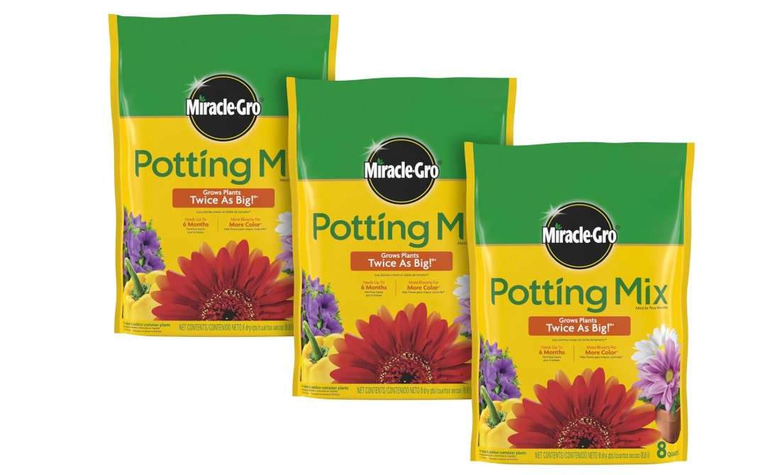  Miracle-Gro Potting Mix, For Indoor or Outdoor Potted Plants, Flowers, Vegetables, Shrubs, Annuals, and Perennials, Feeds Up to 6 Months