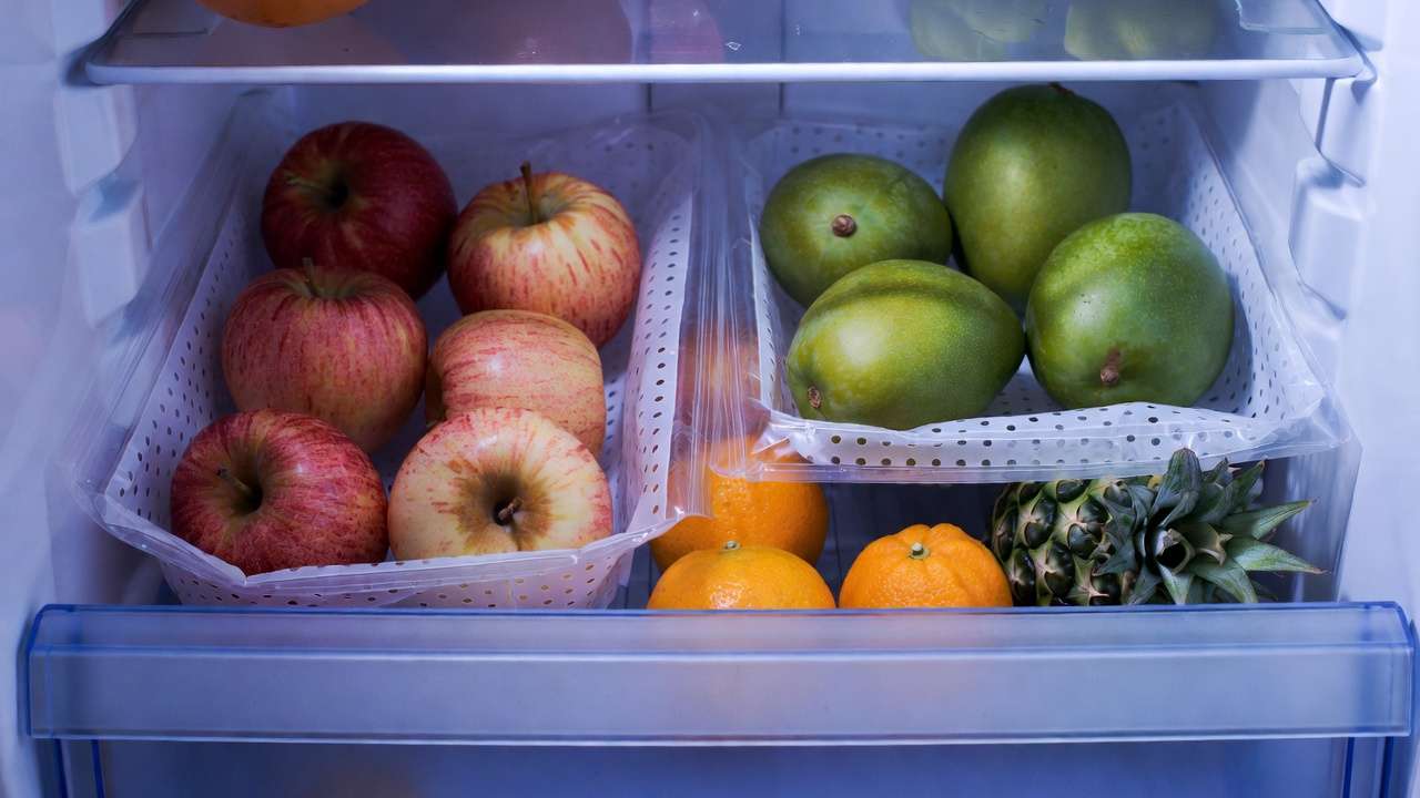 Refrigerator storage showing separated fruits to control ethylene and extend homegrown fruit freshness